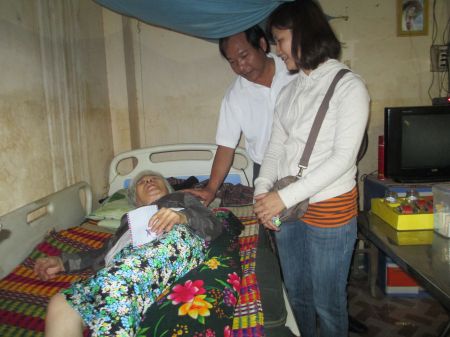 Caritas Ái Nghĩa đưa ân nhân đến với người khuyết tật, bại liệt.